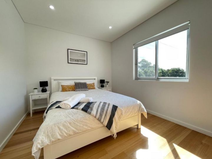 NEW Modern 4 Bedrooms Villa! A convenience location! Guest house, Sydney - imaginea 4