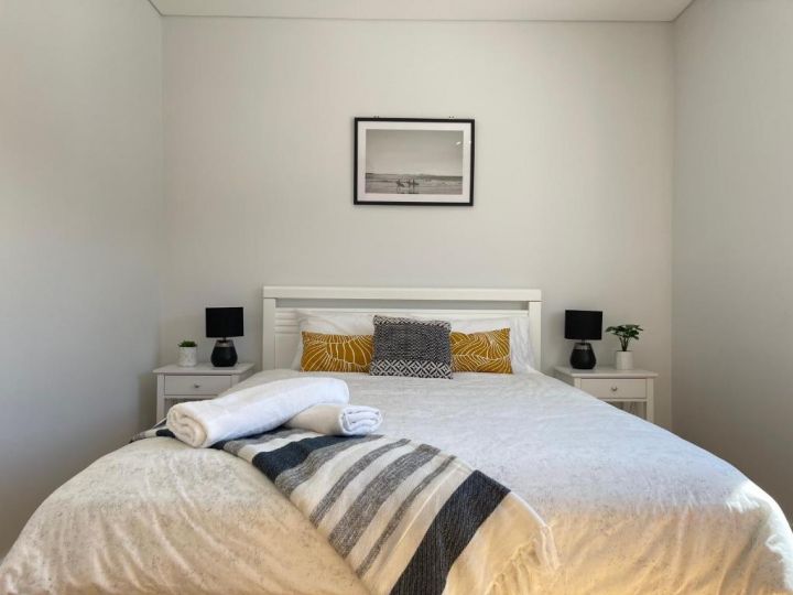 NEW Modern 4 Bedrooms Villa! A convenience location! Guest house, Sydney - imaginea 1