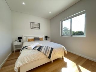 NEW Modern 4 Bedrooms Villa! A convenience location! Guest house, Sydney - 4