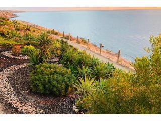 *Newly listed* Couples Clifftop Retreat Villa, South Australia - 1