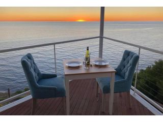 *Newly listed* Couples Clifftop Retreat Villa, South Australia - 2
