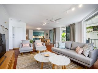 Modern & comfortable apartment close to the beach Apartment, Sunshine Beach - 1