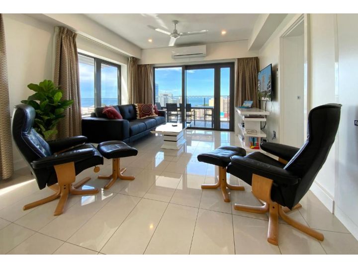 "NEWQUAY" Ideal Location & Views at PenthousePads Apartment, Darwin - imaginea 1