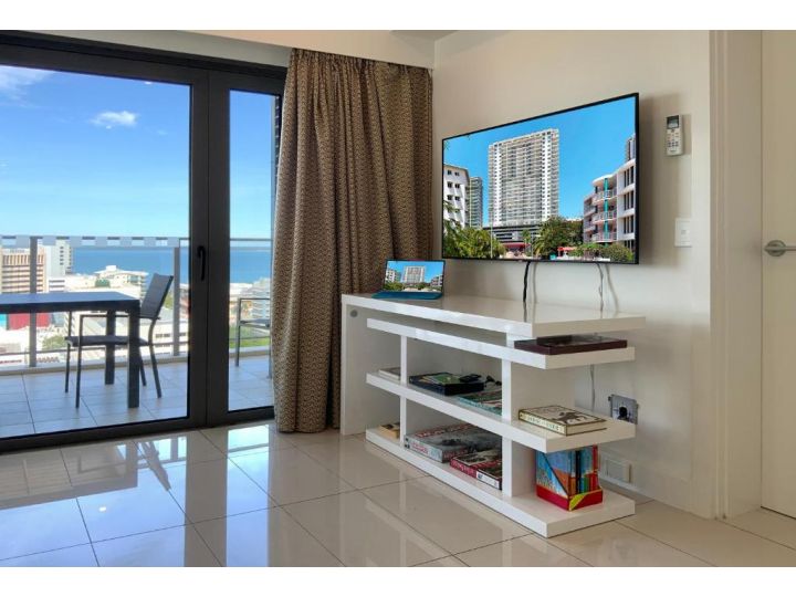 "NEWQUAY" Ideal Location & Views at PenthousePads Apartment, Darwin - imaginea 9