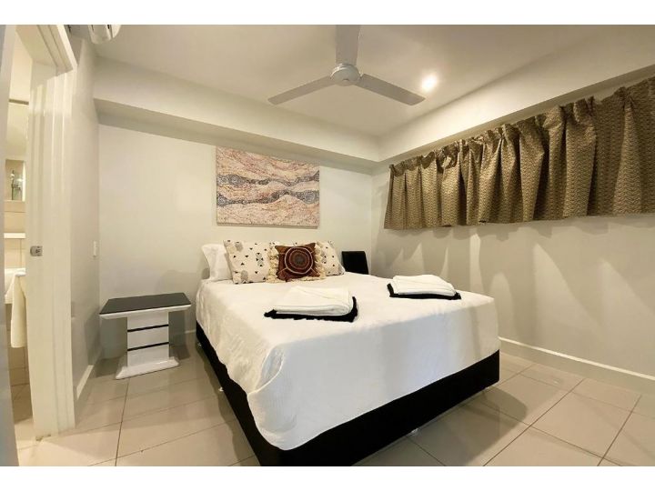 "NEWQUAY" Ideal Location & Views at PenthousePads Apartment, Darwin - imaginea 8
