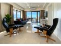 "NEWQUAY" Ideal Location & Views at PenthousePads Apartment, Darwin - thumb 1