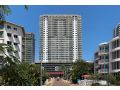 "NEWQUAY" Ideal Location & Views at PenthousePads Apartment, Darwin - thumb 3