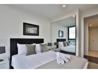 Next to 'The Glen Shopping Centre' Apartment Apartment, Glen Waverley - 1