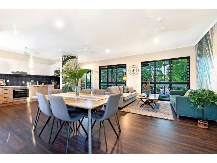 Nightcliff Gardenscape, An Indoor-outdoor Pool Retreat Villa, Australia - imaginea 1