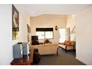 Ningaloo Breeze Villa 3 - 3 Bedroom Fully Self-Contained Holiday Accommodation Villa, Exmouth - 3