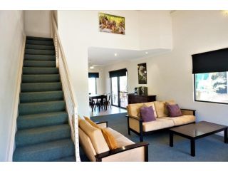 Ningaloo Breeze Villa 3 - 3 Bedroom Fully Self-Contained Holiday Accommodation Villa, Exmouth - 2