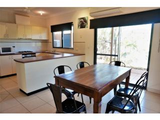 Ningaloo Breeze Villa 3 - 3 Bedroom Fully Self-Contained Holiday Accommodation Villa, Exmouth - 5