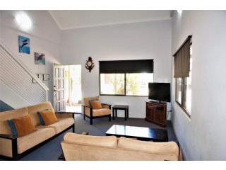 Ningaloo Breeze Villa 8 - 3 Bedroom Fully Self-Contained Holiday Accommodation Villa, Exmouth - 4