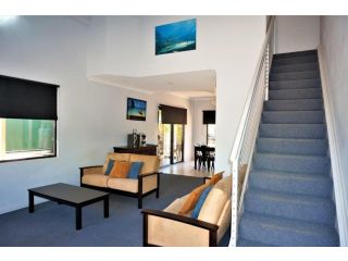 Ningaloo Breeze Villa 8 - 3 Bedroom Fully Self-Contained Holiday Accommodation Villa, Exmouth - 2