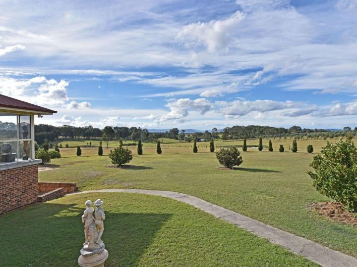 Noble Willow Estate Lovedale. Super Spacious, with views and pool Guest house, Lovedale - imaginea 1