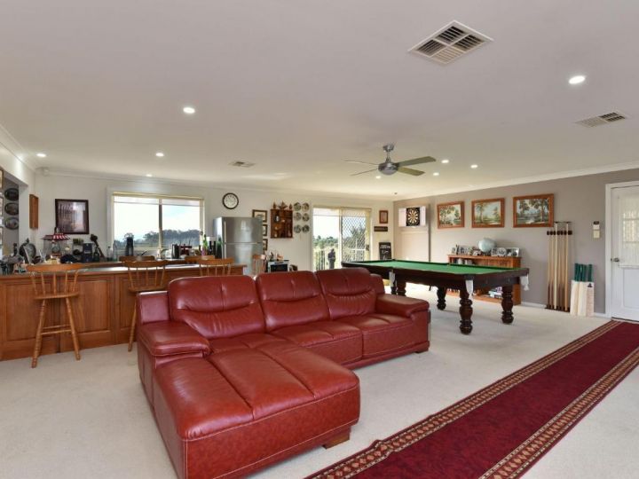 Noble Willow Estate Lovedale. Super Spacious, with views and pool Guest house, Lovedale - imaginea 12