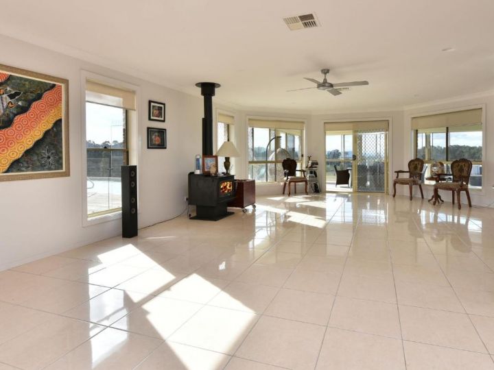 Noble Willow Estate Lovedale. Super Spacious, with views and pool Guest house, Lovedale - imaginea 5