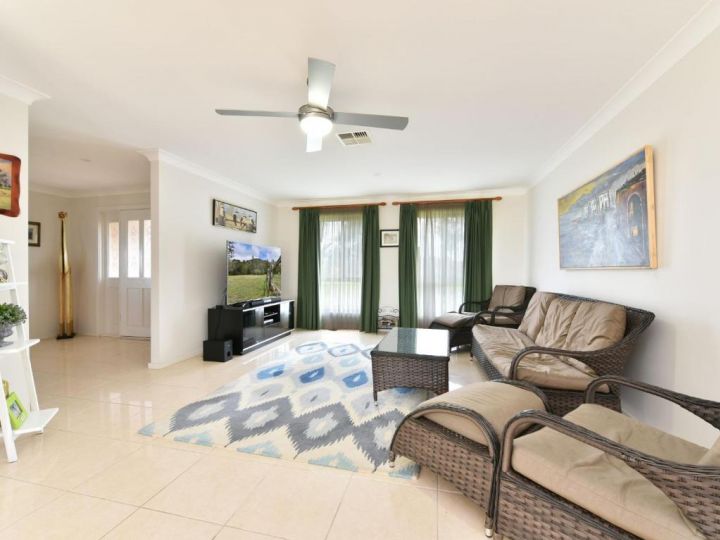 Noble Willow Estate Lovedale. Super Spacious, with views and pool Guest house, Lovedale - imaginea 18