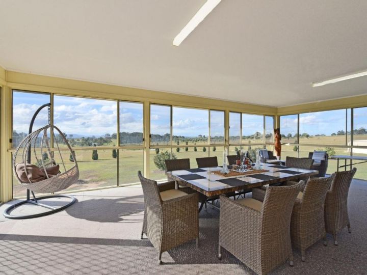 Noble Willow Estate Lovedale. Super Spacious, with views and pool Guest house, Lovedale - imaginea 4