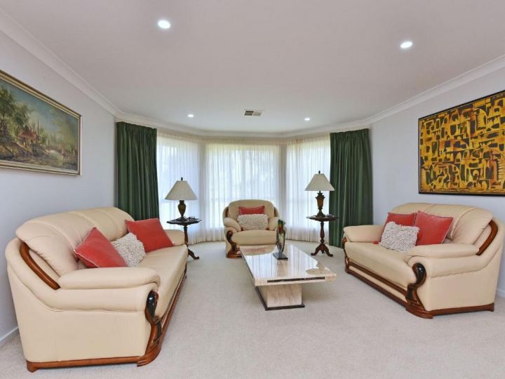 Noble Willow Estate Lovedale. Super Spacious, with views and pool Guest house, Lovedale - imaginea 6
