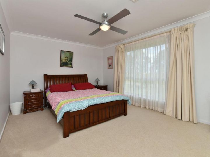 Noble Willow Homestead Lovedale. Super Spacious, with views and pool Guest house, Lovedale - imaginea 18