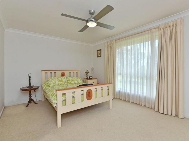 Noble Willow Homestead Lovedale. Super Spacious, with views and pool Guest house, Lovedale - imaginea 19