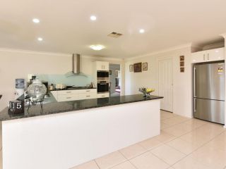 Noble Willow Homestead Lovedale. Super Spacious, with views and pool Guest house, Lovedale - 5