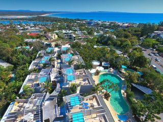 NOOSA BLUE Penthouse Views, 450 metres to Hastings St and Beach Apartment, Noosa Heads - 5
