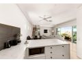 NOOSA BLUE Penthouse Views, 450 metres to Hastings St and Beach Apartment, Noosa Heads - thumb 12