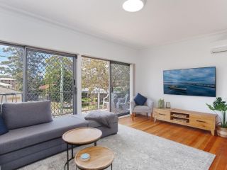The Norburn', 3 Norburn Avenue - aircon, boat parking, close to water & clubs Guest house, Shoal Bay - 2