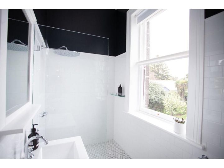 NORFOLK SUITE Old Market Inn Apartment, Port Fairy - imaginea 7