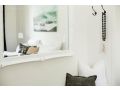 NORFOLK SUITE Old Market Inn Apartment, Port Fairy - thumb 6