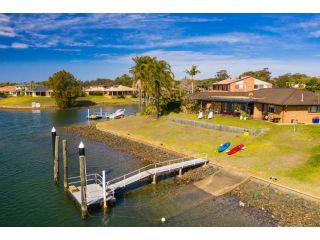 North View - waterfront home private jetty Guest house, Port Macquarie - 3