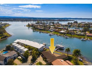 North View - waterfront home private jetty Guest house, Port Macquarie - 5