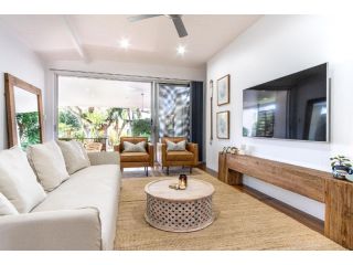 Nothling Street Beach House - Walk to Moffat Beach, Play, Dine & Surf Guest house, Caloundra - 4