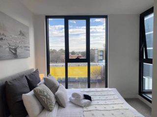 Oakleigh Stylish 3 Bedrooms apartment 4C Apartment, Oakleigh - 4