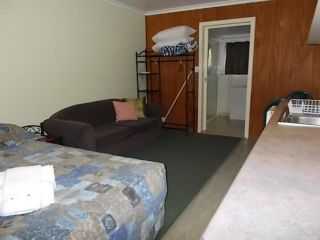 Oakridge Motel Tourist Park Hotel, Queensland - 2