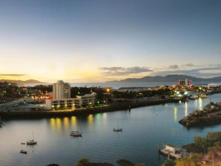 Oaks Townsville Metropole Hotel Aparthotel, Townsville - 1