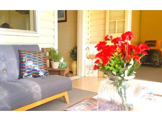 Oakwood House - Entire 4 bedroom house with Foxtel & WiFi Guest house, Queensland - 1