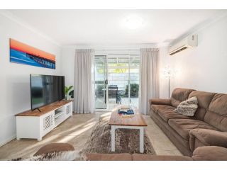 Ocean Blue Bungalow - Unit 24 at Cape View Resort Guest house, Broadwater - 4