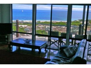 Blue Ocean Haven - Expansive Ocean Views in this Classic Family Beach House in Peppermint Grove Beach Guest house, Western Australia - 5