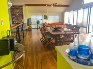 Blue Ocean Haven - Expansive Ocean Views in this Classic Family Beach House in Peppermint Grove Beach Guest house, Western Australia - 4