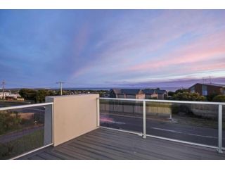 Ocean Groves Best View- Heated Pool, Roof Top Deck Guest house, Ocean Grove - 5