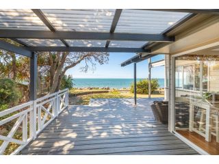 Ocean Pearl - 3 bedroom beachfront property! Guest house, Beachmere - 2