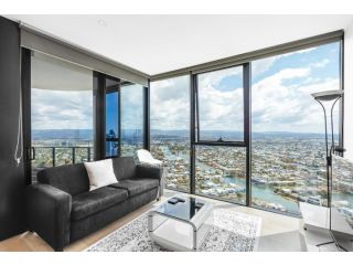 Ocean&River View Luxury 2BD Apt w Prime Location Apartment, Gold Coast - 1