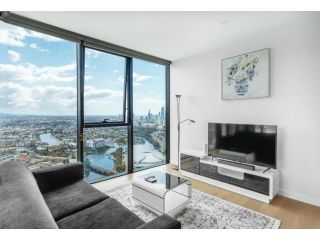 Ocean&River View Luxury 2BD Apt w Prime Location Apartment, Gold Coast - 2