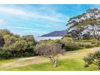 Ocean Shore 5 27 Weatherly Close waterfront unit with views to Shoal Bay Apartment, Nelson Bay - 2