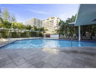 Ocean side Amazing Sauna Pool Gym & Cinema Apartment, Gold Coast - 1