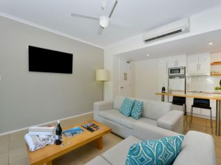 Ocean Sounds 2 Bedroom Apartment Apartment, Port Douglas - 3