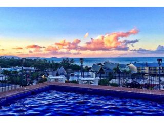 OCEAN VIEWS 16 pool & Spa WiFi /Netflix Apartment, Airlie Beach - 3